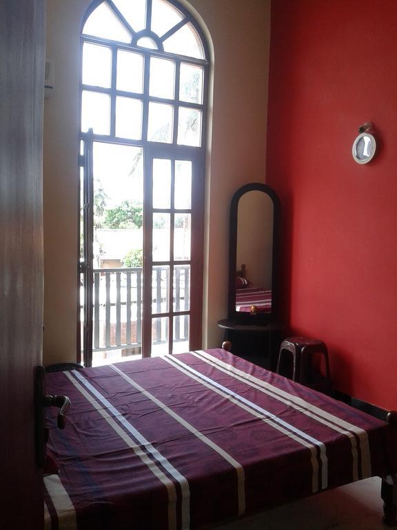 Aurora - Negombo Budget Hostel Bagian luar foto