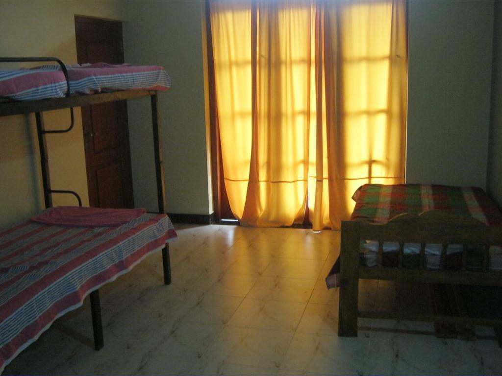 Aurora - Negombo Budget Hostel Ruang foto