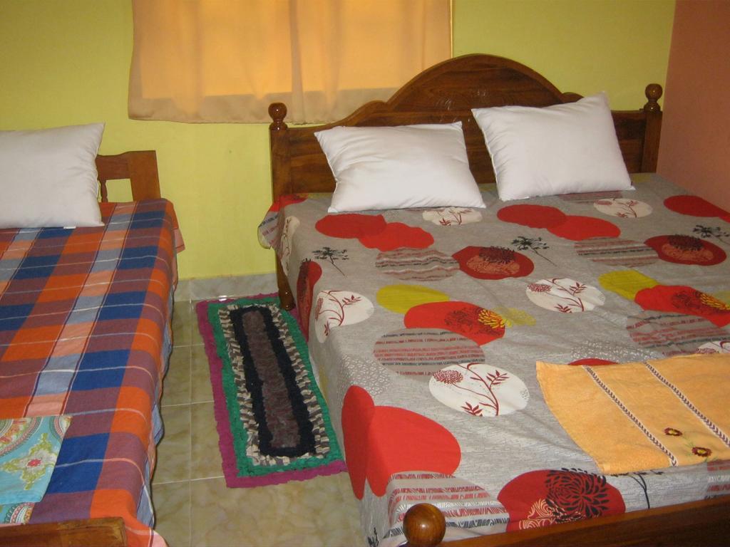 Aurora - Negombo Budget Hostel Ruang foto