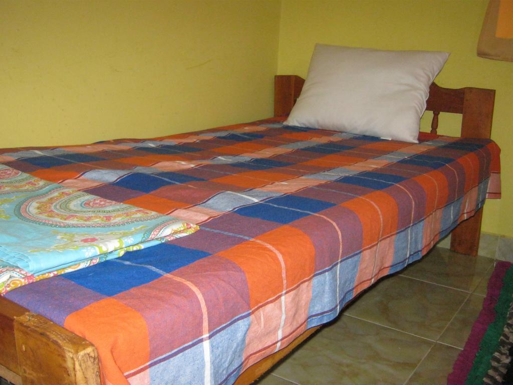 Aurora - Negombo Budget Hostel Ruang foto