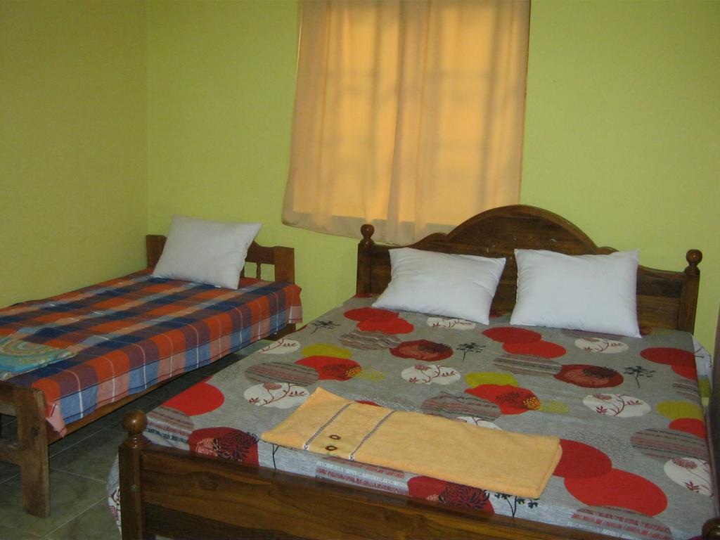 Aurora - Negombo Budget Hostel Ruang foto