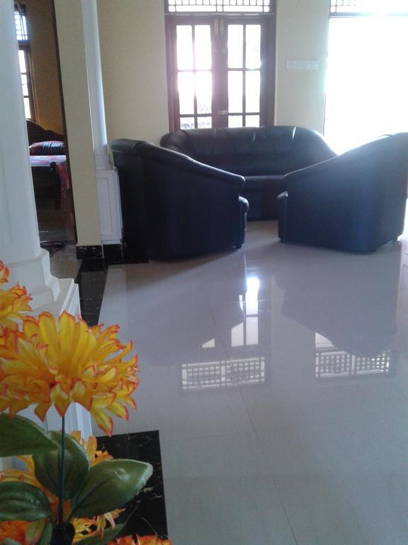 Aurora - Negombo Budget Hostel Bagian luar foto