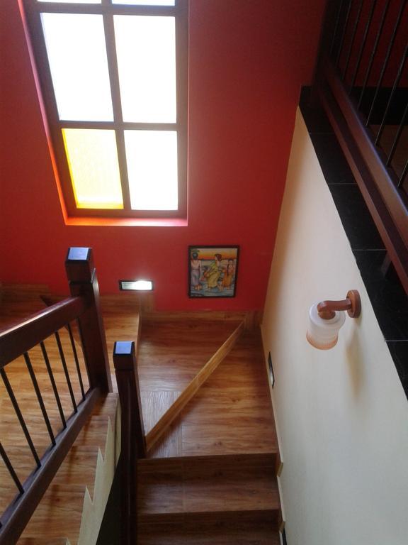 Aurora - Negombo Budget Hostel Bagian luar foto