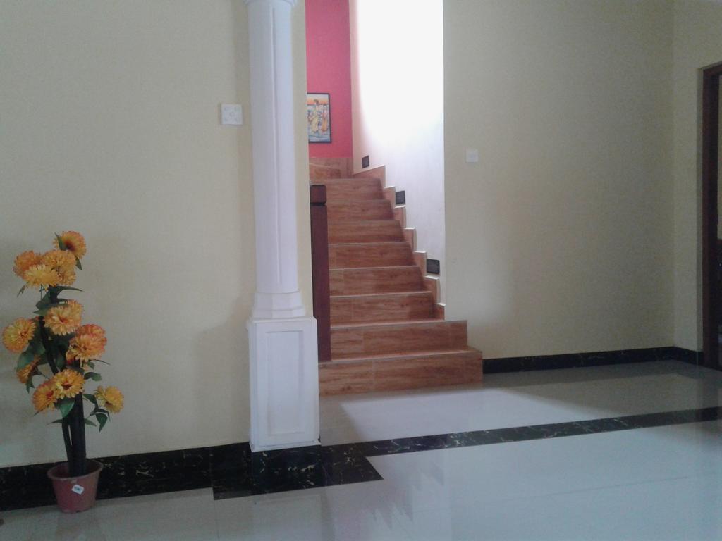 Aurora - Negombo Budget Hostel Bagian luar foto