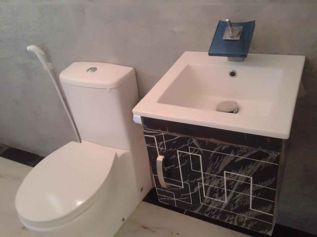 Aurora - Negombo Budget Hostel Bagian luar foto