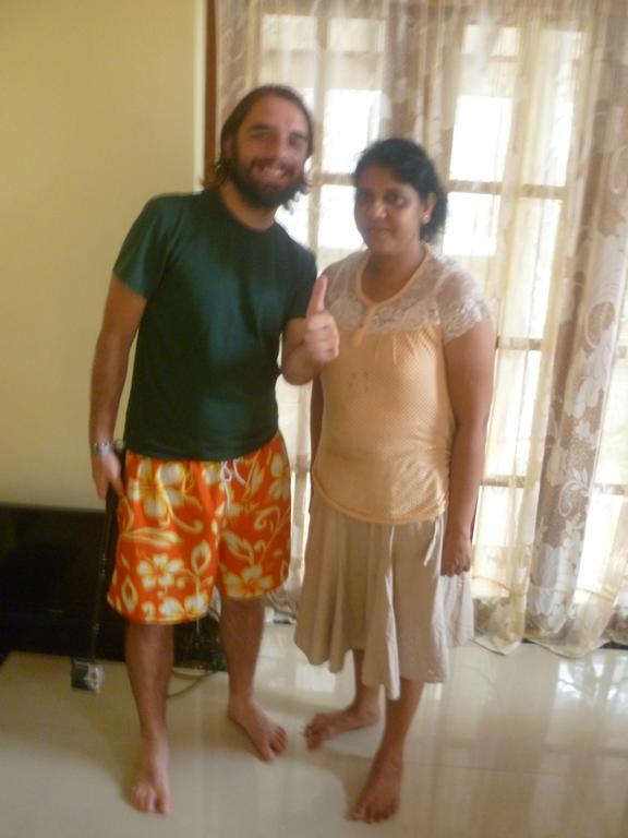 Aurora - Negombo Budget Hostel Bagian luar foto