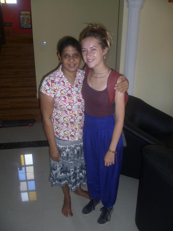Aurora - Negombo Budget Hostel Bagian luar foto