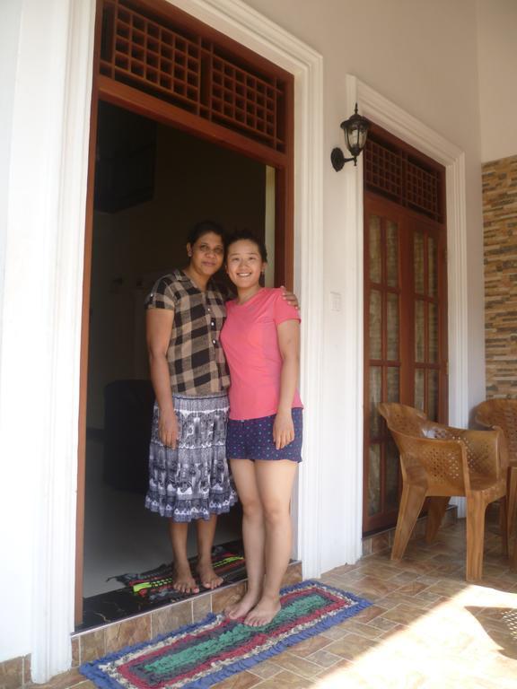 Aurora - Negombo Budget Hostel Bagian luar foto